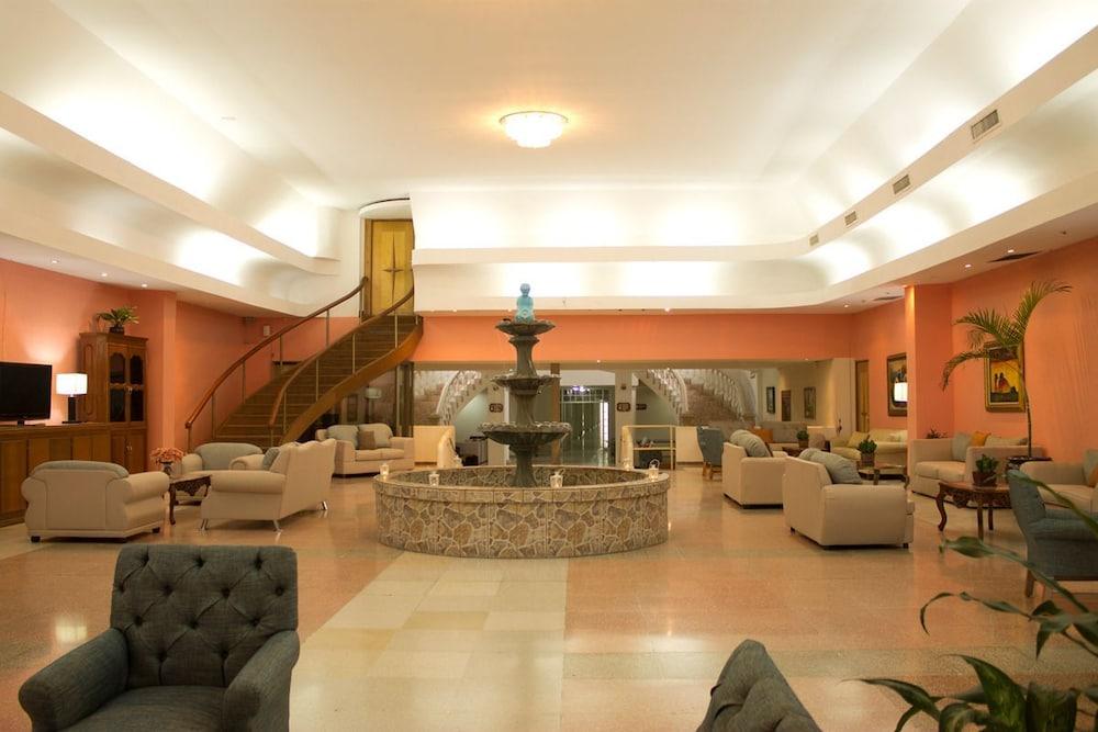 Avalon Grand Hotel 3*